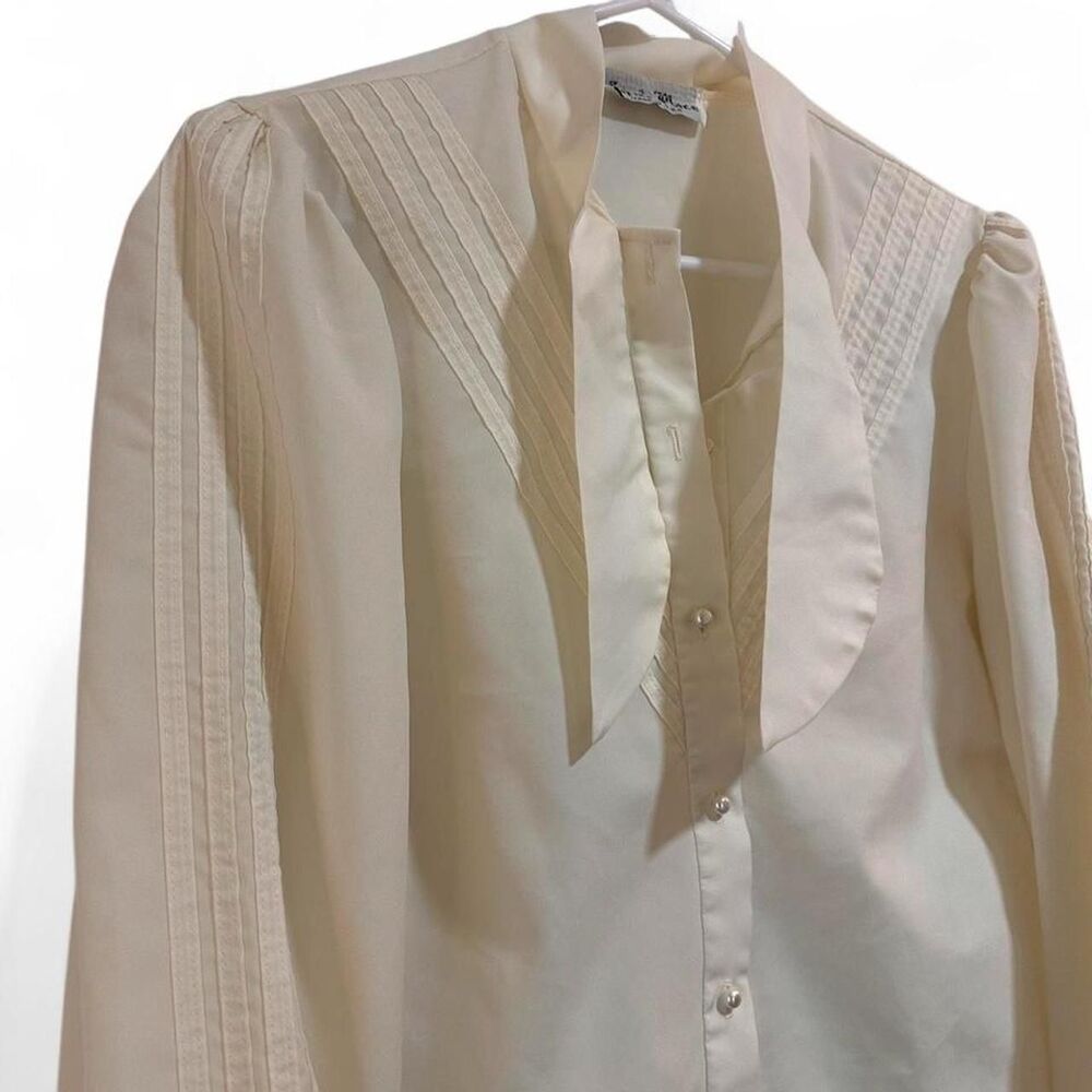 VINTAGE Women's Cream and White Blouse - Picture 4 of 7